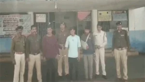 प्रेमी ने दो दोस्तों के साथ मिलकर प्रेमिका के पिता को मौत के घाट उतार दिया , तीनों गिरफ्तार