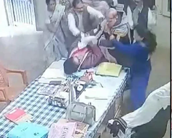 महिला बीईओ और प्रधान पाठक के बीच हुई हाथापाई, थाने तक पहुंचा मामला