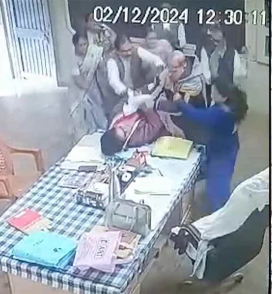 महिला बीईओ और प्रधान पाठक के बीच हुई हाथापाई, थाने तक पहुंचा मामला