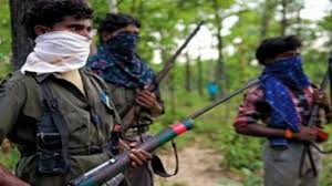 नक्सलियों ने पुलिस कैंप पर की फायरिंग, दो जवान हुए घायल