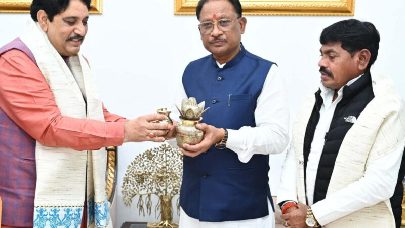 सीएम योगी ने मुख्यमंत्री साय को भेजा महाकुंभ का आमंत्रण, छत्तीसगढ़ के श्रद्धालुओं के लिए लगाया जाएगा विशेष पंडाल …