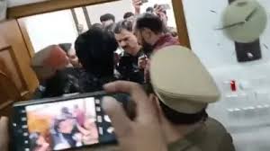 बीच प्रेस कॉन्फ्रेंस से कांग्रेस सांसद राकेश राठौर को उठा ले गई UP पुलिस, रेप केस में एक्शन