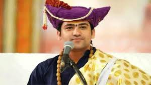 डिप्टी सीएम शर्मा के बंगले में हुआ कार्यक्रम, पं. धीरेंद्र शास्त्री बोले – धर्मांतरण रोकने गांव-गांव में बनाएंगे बागेश्वर मंडल, दान की राशि से गरीब बेटियों का बसाएंगे घर