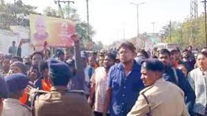 भाजपा कार्यालय में बीएड सहायक शिक्षकों ने किया प्रदर्शन, नौकरी से हटाने पर शिक्षकों ने दी गिरफ्तारी