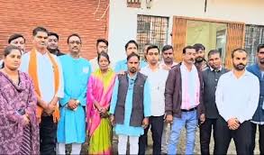 नगरीय निकाय चुनाव से पहले पार्टी को लगा बड़ा झटका, पूर्व जिला उपाध्यक्ष समेत 18 कद्दावर नेताओं ने दिया इस्तीफा
