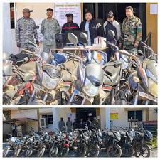 चाेरी की 20 मोटर साइकिल के साथ तीन आराेपित गिरफ्तार