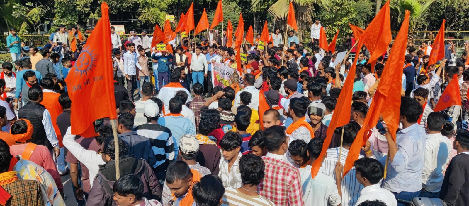 गौकशी और गौ तस्करी के खिलाफ सर्व हिंदू समाज का प्रदर्शन, बोले- अपराधियों को मिले फांसी की सजा
