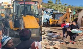 महामाया पहाड़ के अवैध कब्जे पर चला बुलडोजर, मंत्री चौधरी ने अतिक्रमण पर भूपेश बघेल से किया सवाल.