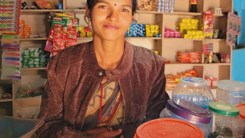 महिला स्व सहायता समूह से जुड़कर कार्य कर रही है नीतू बनी लखपति महिला
