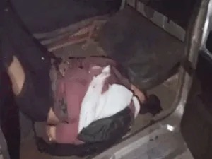 सिग्नल पर खड़ी बाइक को ट्रक ने रौंदा : पत्नी का सिर पहिए के नीचे आने से मौत, पति गंभीर