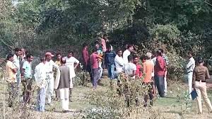 पेड़ पर लटकी मिली 7वीं के छात्र की लाश, घटना स्थल से बीयर की बोतल, पानी पाउच और चाकू बरामद