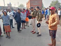 बलौदाबाजार में तेज रफ्तार ट्रेलर ने मासूम को रौंदा, ढाबाडीह में ढाई साल के बच्चे की मौत, आक्रोशित ग्रामीणों ने किया चक्काजाम