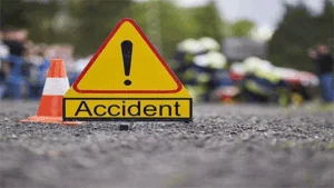 पिकअप वाहन और ट्रक के बीच जोरदार टक्कर, 2 महिलाओं की दर्दनाक मौत, 15 घायल