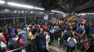 नई दिल्ली रेलवे स्टेशन पर भगदड़ में 14 महिलाओं समेत 18 लोगों की मौत, मुआवजे का ऐलान
