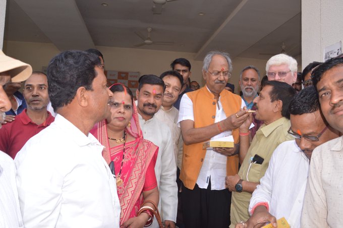 नगर पालिका परिषद के नवनिर्वाचित अध्यक्ष ने सांसद बृजमोहन अग्रवाल से की मुलाकात