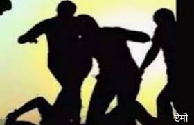 कॉलेज के वार्षिकोत्सव में जूनियर छात्र ने अपने दोस्तों से करवाई सीनियर की पिटाई, बेहोश होने तक नहीं छोड़ा