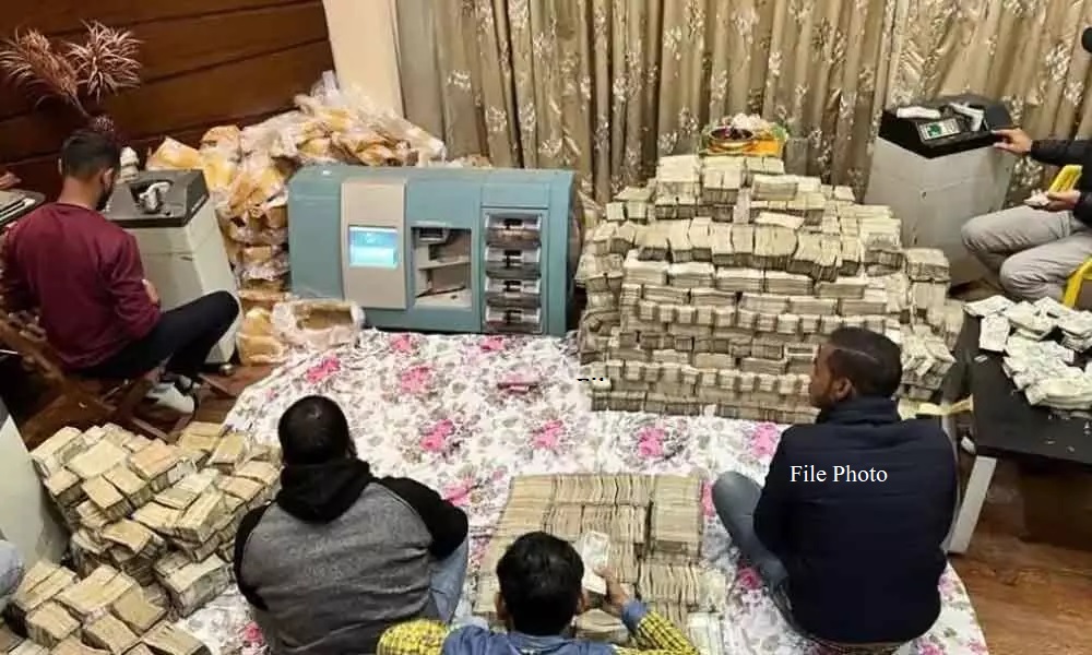 आयकर विभाग ने सीज किए 10 करोड़ कैश, 2.5 करोड़ की ज्वेलरी