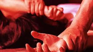 ट्रेन में महिला के साथ दुष्कर्म, सो रहा था दामाद