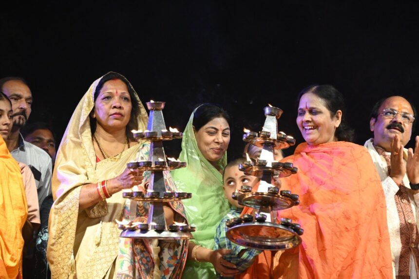 राजिम कुंभ कल्प मेला : मुख्यमंत्री की धर्मपत्नी कौशल्या देवी साय ने की महानदी महाआरती, प्रदेश के लिए की सुख-समृद्धि की कामना