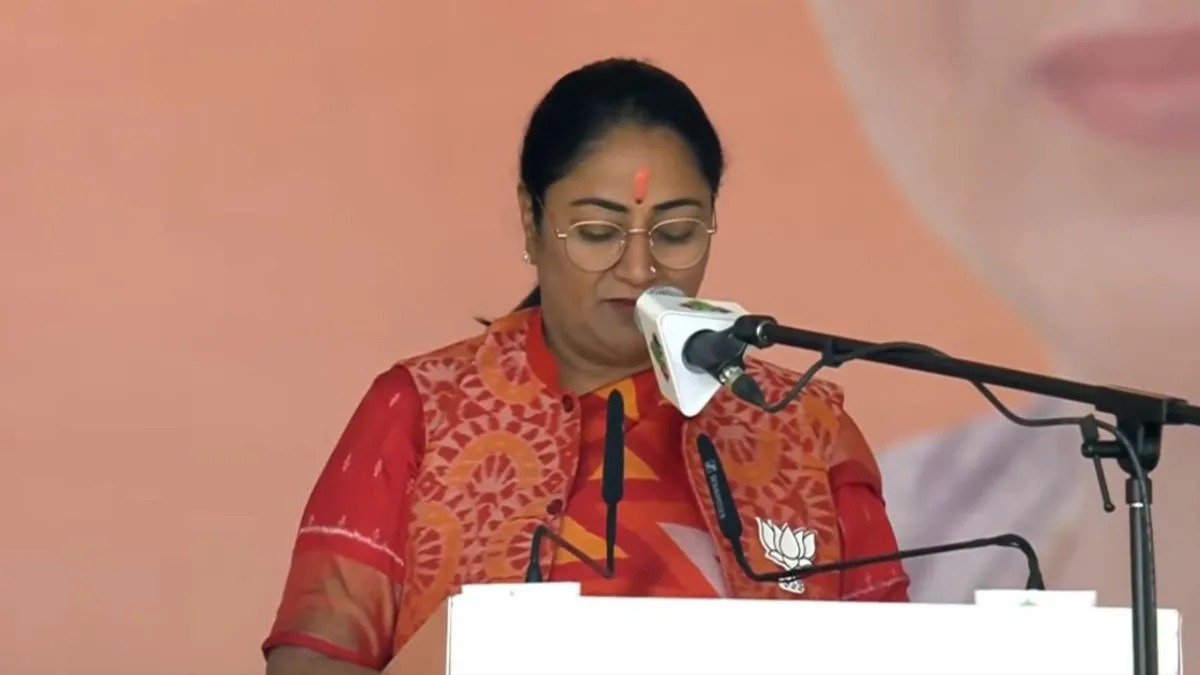 रेखा गुप्ता का राजतिलक, सीएम पद की ली शपथ, पीएम मोदी समेत कई हस्तियां शामिल