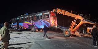 महाकुंभ जा रहे छत्तीसगढ़ के लोगों से भरे वाहन और बस की टक्कर, 10 की मौत; 19 घायल