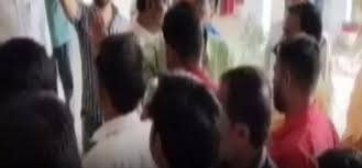 हमले में मंत्री लक्ष्मी राजवाड़े के पति घायल, कांग्रेसियों पर आरोप