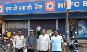 HDFC Bank में करोड़ों का घोटाला…अकाउंट से खाताधारकों की Savings गायब, कर्मचारियों ने IPL में लगा दी सारी जमापूंजी