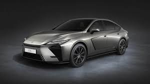 नई जनरेशन Lexus ES हुई शोकेस, पहली बार पूरी तरह से इलेक्ट्रिक पावरट्रेन में होगी लॉन्च