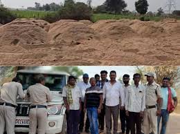 रोड किनारे डंप 70 ट्रैक्टर अवैध रेत जब्त