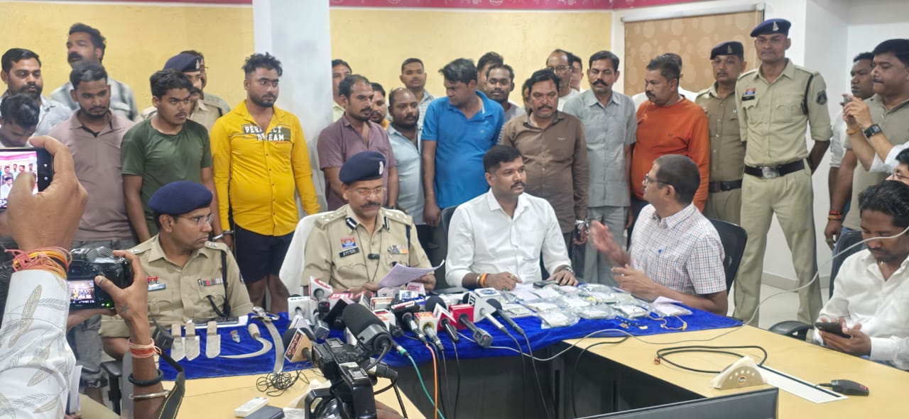 खरोरा क्षेत्र में डकैती की घटना को अंजाम देने वाले एक दर्जन से अधिक आरोपी गिरफ्तार