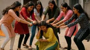 मेरे बॉयफ्रेंड से गुलु-गुलु करेगी तो…गर्लफ्रेंड ने 5 दोस्तों के साथ मिलकर कर दी लड़की की कुटाई