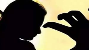 कांग्रेस नेता पर बलात्कार का आरोप : 50 हजार रुपये ठगने और अबार्शन कराने की भी शिकायत, आरोपी फरार