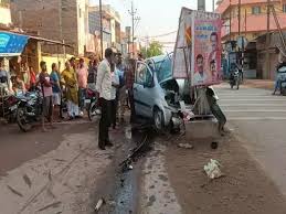 गर्लफ्रेंड-बॉयफ्रेंड की दर्दनाक मौत, घूमने निकले थे कार में