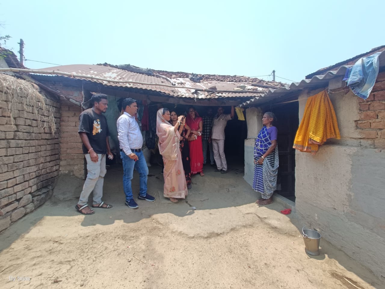 मोर दुआर-साय सरकार आवास प्लस के तहत जैजैपुर जनपद अध्यक्ष पुष्पा खुंटे ने किया सर्वे