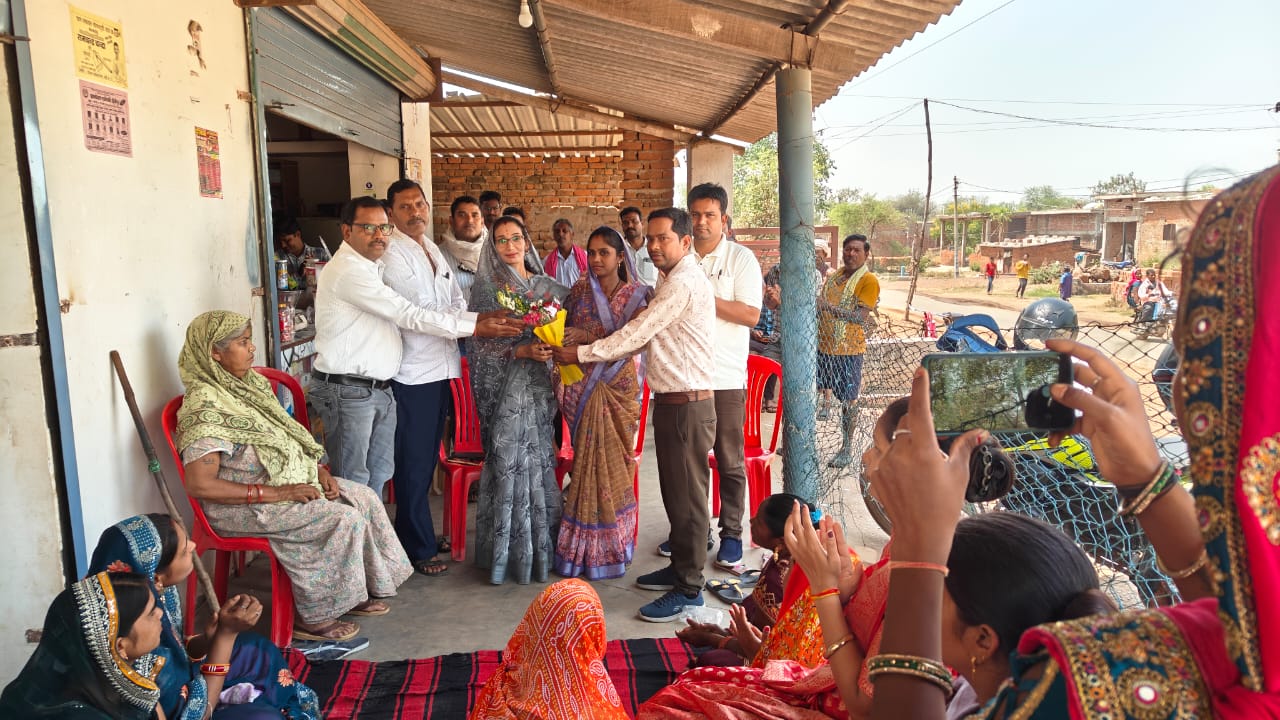 हर घर तक पहुंच रही सरकार – चोरभट्ठी में आवास योजना के लिए चला घर-घर सर्वे