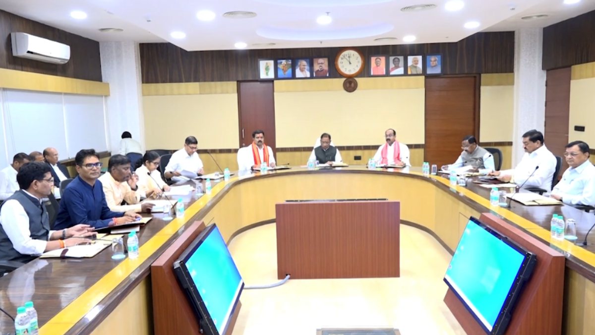 साय कैबिनेट का बड़ा फैसला, बीएड सहायक शिक्षकों का होगा समायोजन, मुख्यमंत्री ग्रामीण बस सुविधा योजना होगी शुरू, जानिए अन्य फैसले…