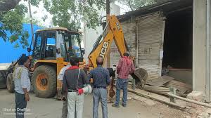 नजूल जमीन पर अवैध निर्माण, चला बुलडोजर