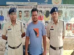 जेल प्रहरी गिरफ्तार, कैदियों के परिजनों से करता था अवैध वसूली