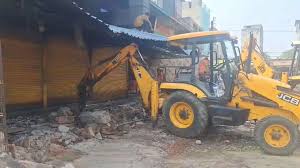 तहसीलदार ने बस स्टैंड के आसपास अवैध कब्जों पर चलवाया बुलडोजर