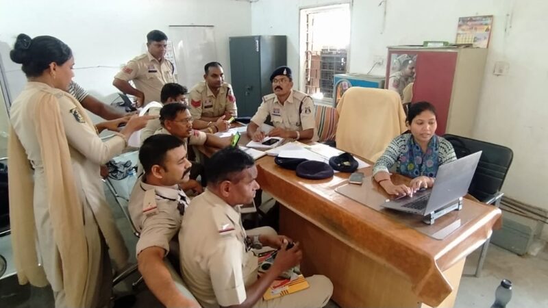 पुलिस अधीक्षक  जांजगीर चांपा के निर्देशन में जिले के थाना/चौकियों में पदस्थ विवेचको एवं CCTNS ऑपरेटरों को iRAD/eDAR का प्रशिक्षण दिया जा रहा है
