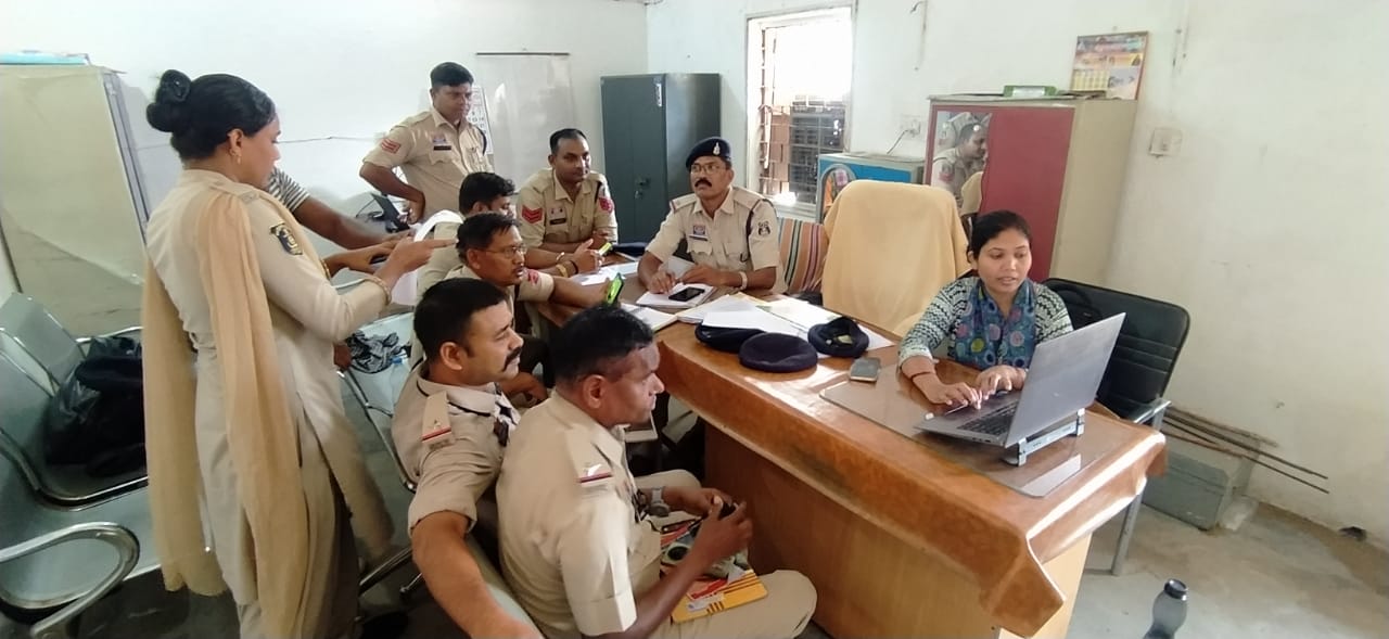 पुलिस अधीक्षक  जांजगीर चांपा के निर्देशन में जिले के थाना/चौकियों में पदस्थ विवेचको एवं CCTNS ऑपरेटरों को iRAD/eDAR का प्रशिक्षण दिया जा रहा है