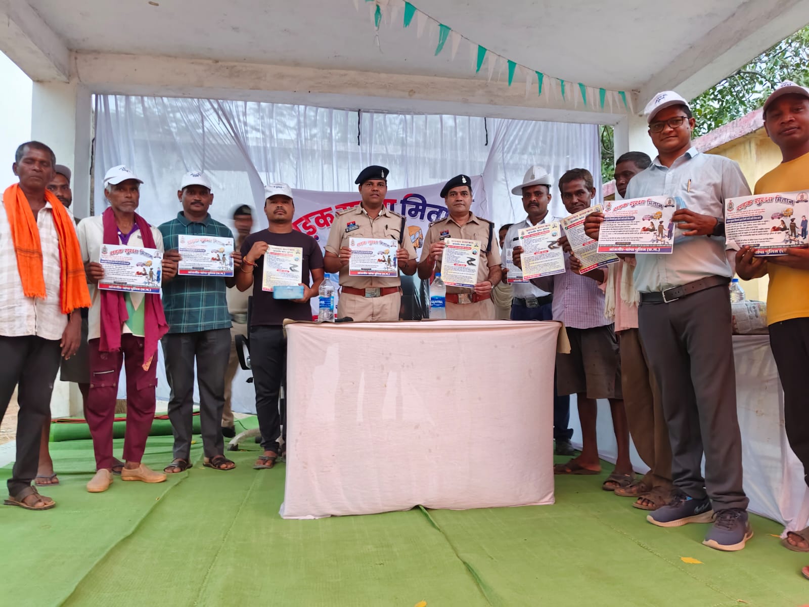 पुलिस अधीक्षक जांजगीर चांपा के निर्देशन में जिले के समस्त थाना/चौकियों के अंतर्गत राहवीर योजना के तहत जन जागरूकता कार्यक्रम का आयोजन किया गया