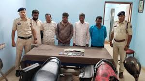 जुए के खिलाफ बड़ी कार्रवाई: पुलिस ने छापा मारकर हिस्ट्रीशीटर समेत 5 जुआरियों को किया गिरफ्तार