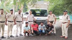 अवैध पशु तस्करी कर रहे 4 आरोपियों को पुलिस किया गिरफ्तार, दो गाड़ियों से 6 भैंस बरामद.
