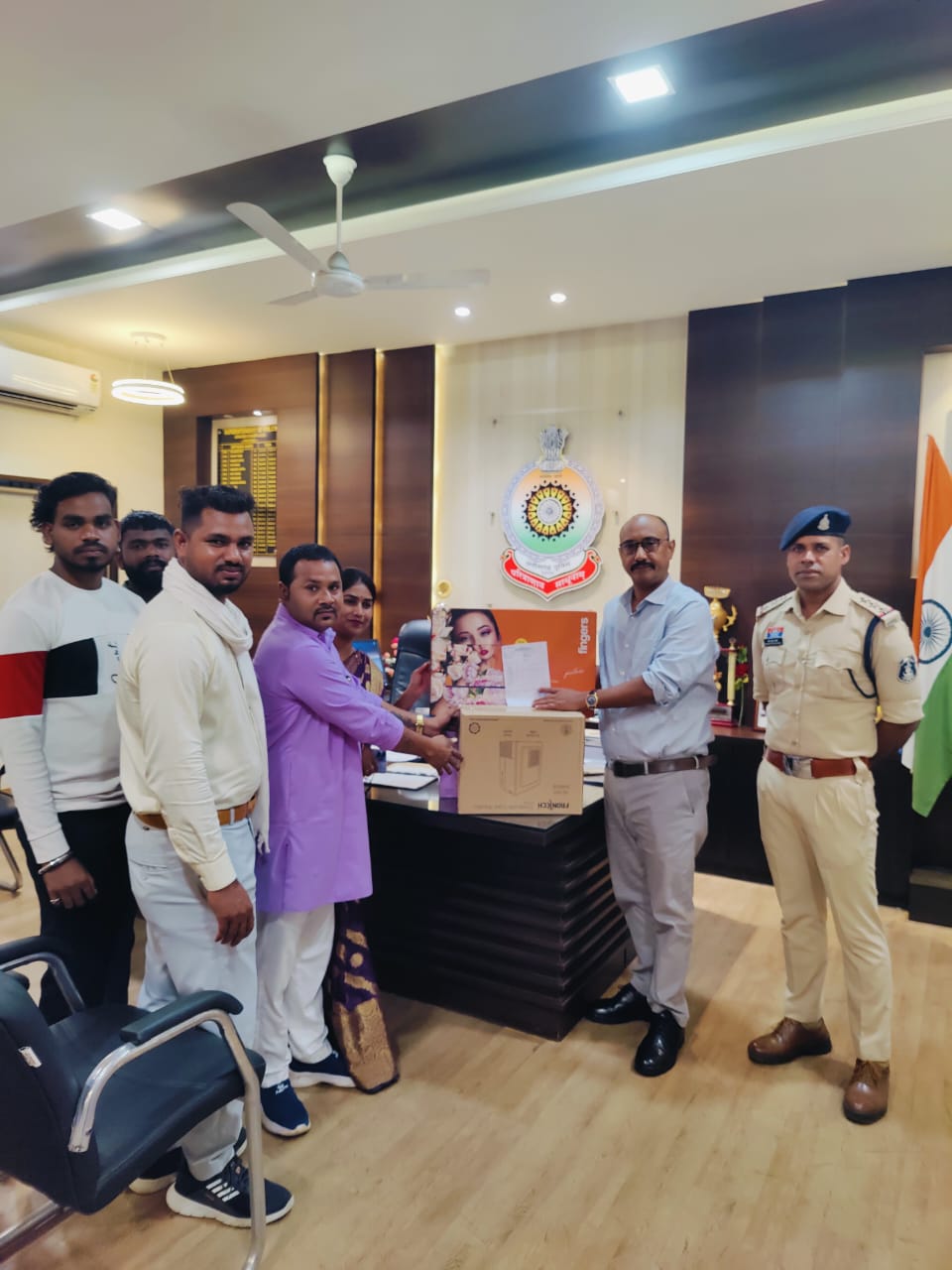 पुलिस अधीक्षक जांजगीर -चाम्पा द्वारा पामगढ़ क्षेत्र में संचालित मुस्कान दिप्ती निशुल्क सिलाई प्रशिक्षण केन्द्र को कम्प्यूटर सेट प्रदाय किया गया