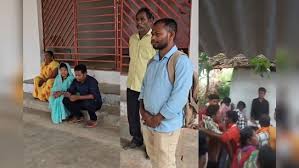 मांस-मछली खाओ और शराब पीयो, नहीं मानी बात तो दबंगों ने गांव से किया इस परिवार का हुक्का-पानी बंद