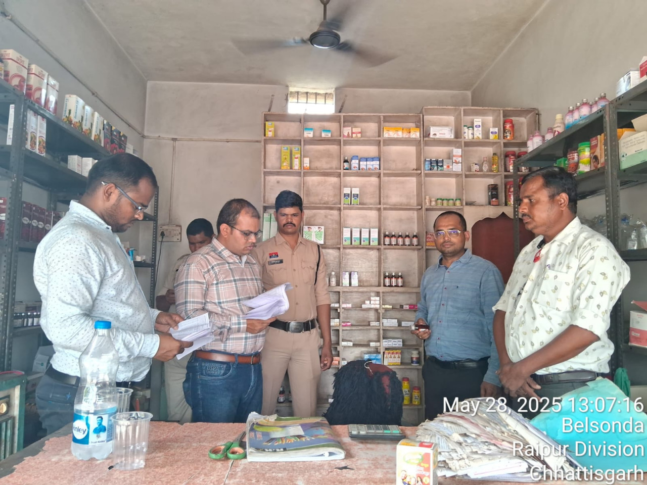 जांच में तीन दवाएं अमानक, स्वास्थ्य मंत्री श्याम बिहारी ने कहा – अमानक औषधियां बेचने वालों पर होगी कड़ी कार्रवाई