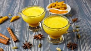हल्दी से बन इस वायरल हर्बल ड्रिंक से घटेगा फैट? जान लीजिए एक्सपर्ट की राय