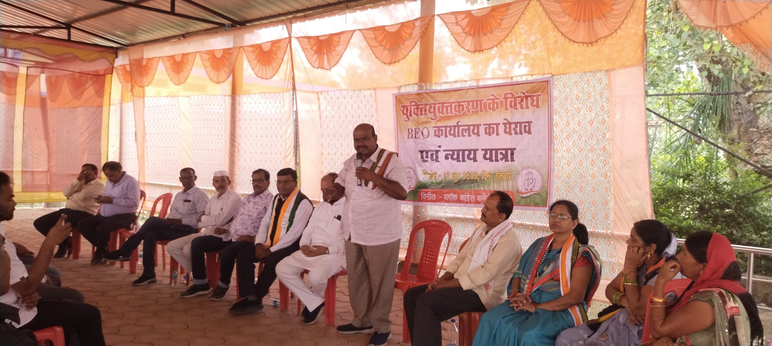विधायक ब्यास कश्यप के नेतृत्व में कांग्रेसियों ने किया बी.ई.ओ. कार्यालय नवागढ़ का घेराव….