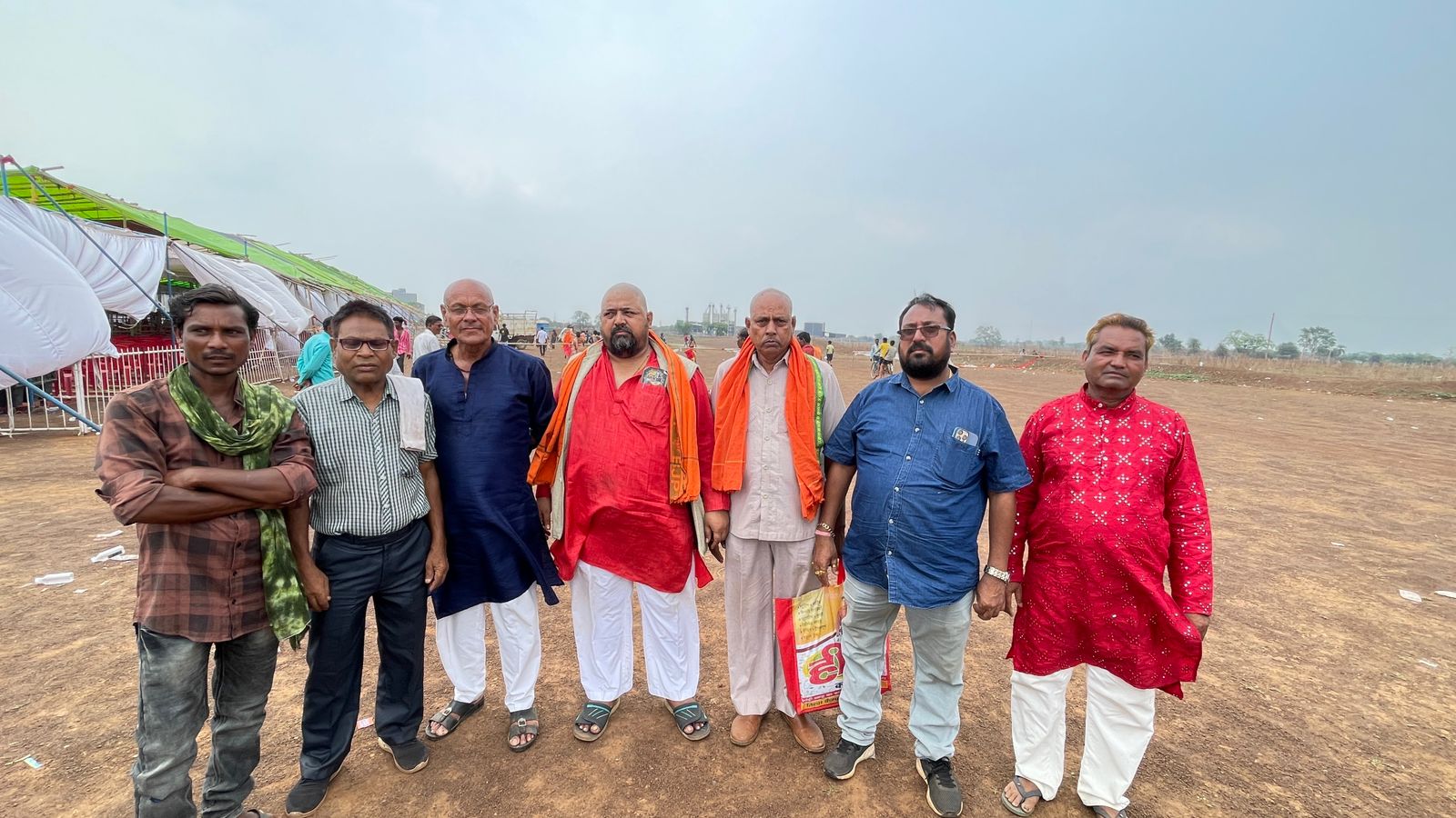 तिल्दा ब्लाक के लखना में प्लांट लगाने जन सुनवाई 20 को साकरा में, जन सुनवाई लखना में ही होना चाहिये, लखना ग्राम वासी किसी भी शर्ते में प्लांट लगाने नहीं देंगे, राष्ट्रीय उपभोक्ता संरक्षण फोरम, नरेंद्र मोदी विचार मंच का ग्रामीणों को खुला समर्थन